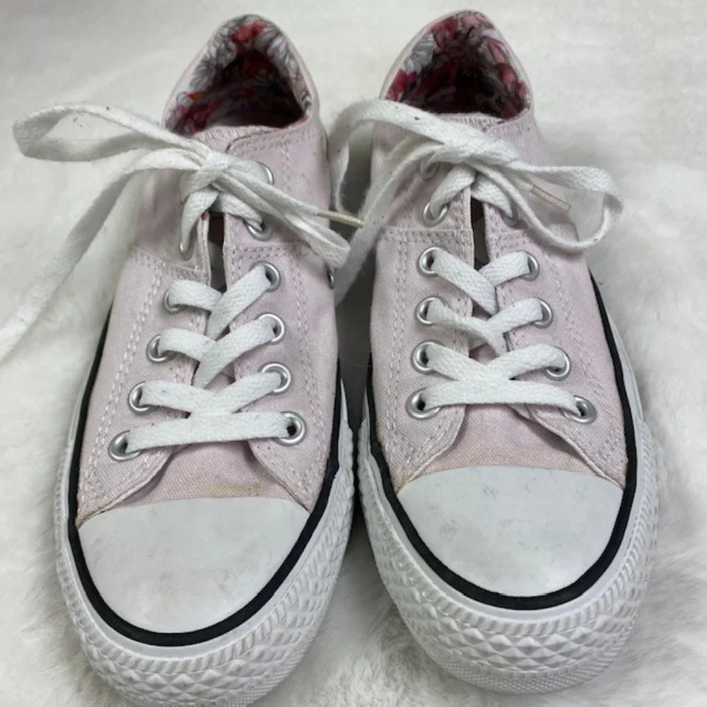 Converse All‎ Star Low Top  Women's Sneakers, size 7